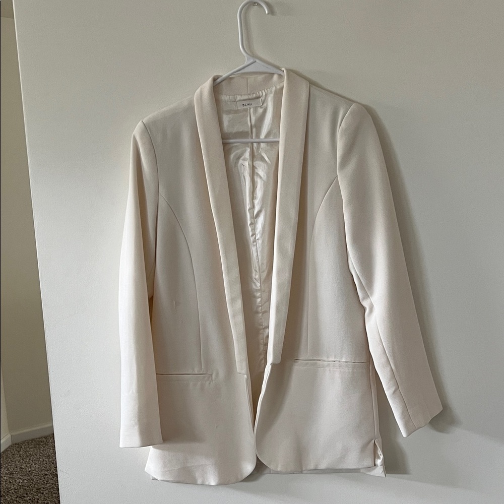 Elegant Cream Women's Blazer